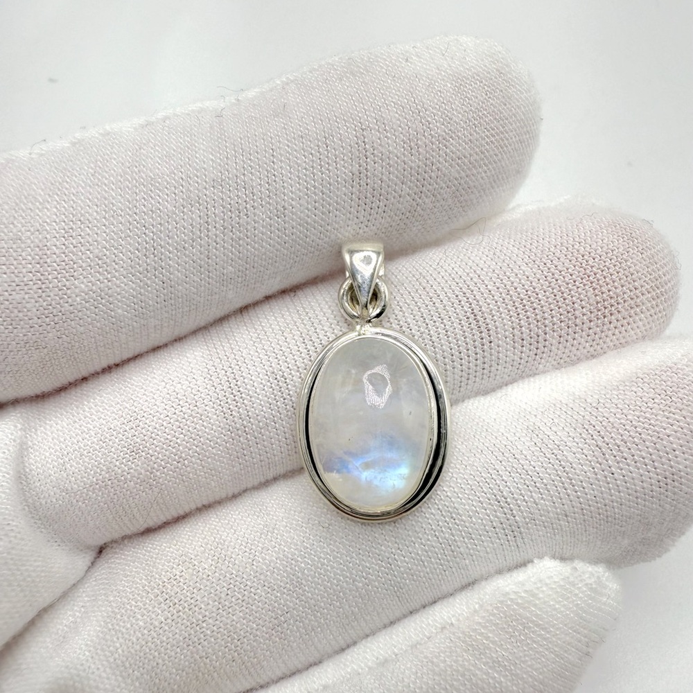 Genuine Oval Cabochon Rainbow Moonstone .925 Sterling Silver Pendant - Picture 3 of 16